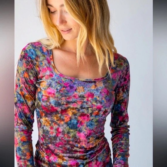 NATURAL LIFE Tops - NWT Natural Life Floral Velvet Long Sleeve Top Boho Fitted Size Small